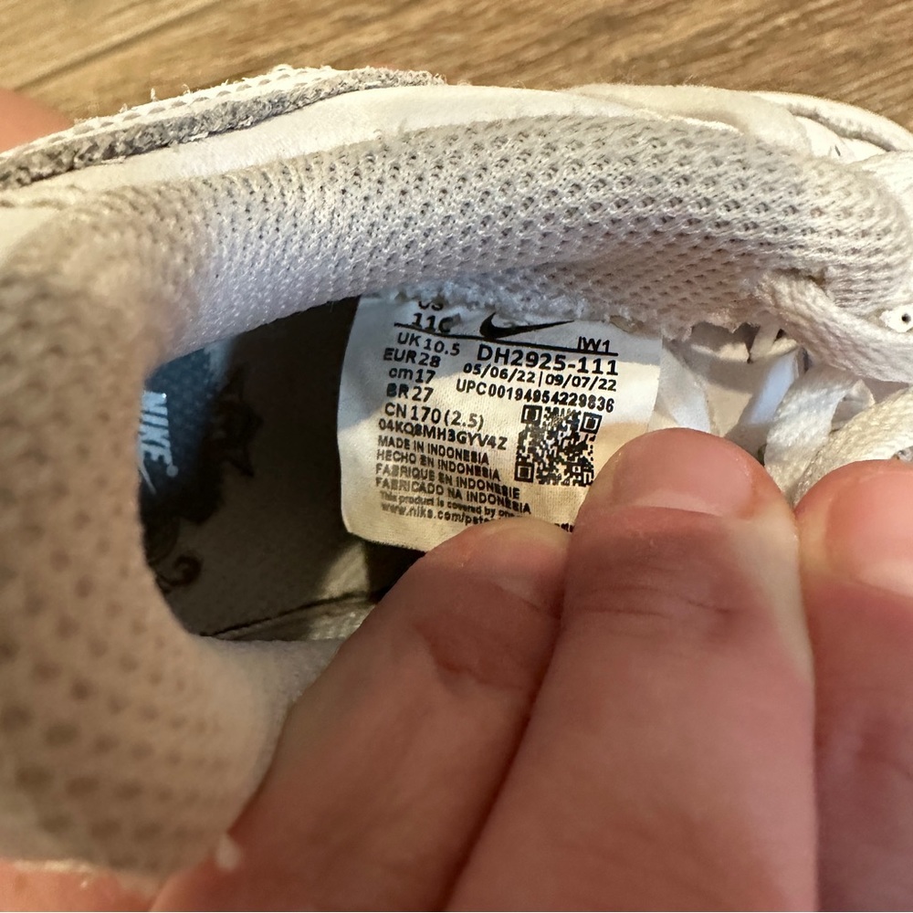 Kids White Nike Air Force 1, size US 11. LOOK BETTER IN PERSON! - Picture 4 of 9